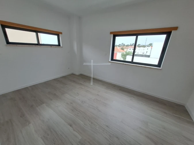 Moradia T5 para Venda em Laranjeiro e Feijó Foto 23