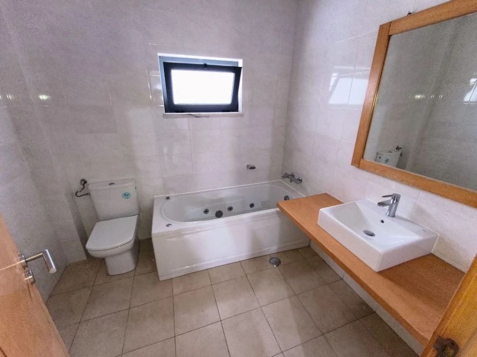 Moradia T5 para Venda em Laranjeiro e Feijó Foto 18