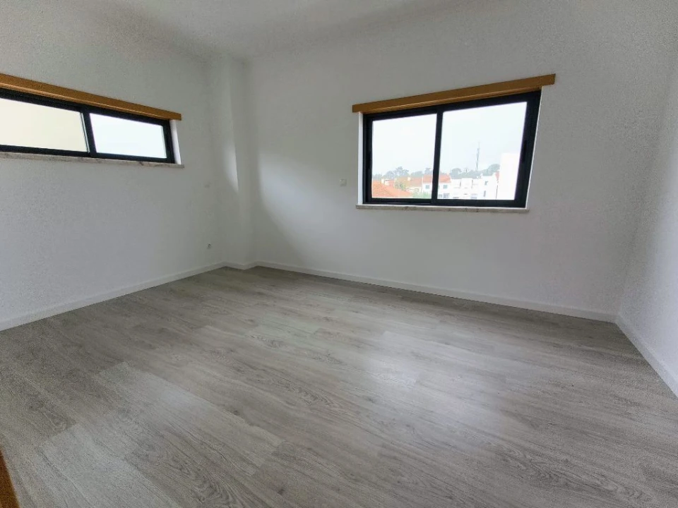 Moradia T5 para Venda em Laranjeiro e Feijó Foto 21