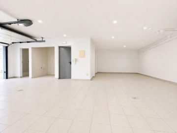 Moradia T5 para Venda em Laranjeiro e Feijó