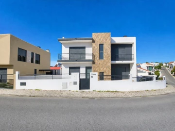 Moradia T5 para Venda em Laranjeiro e Feijó