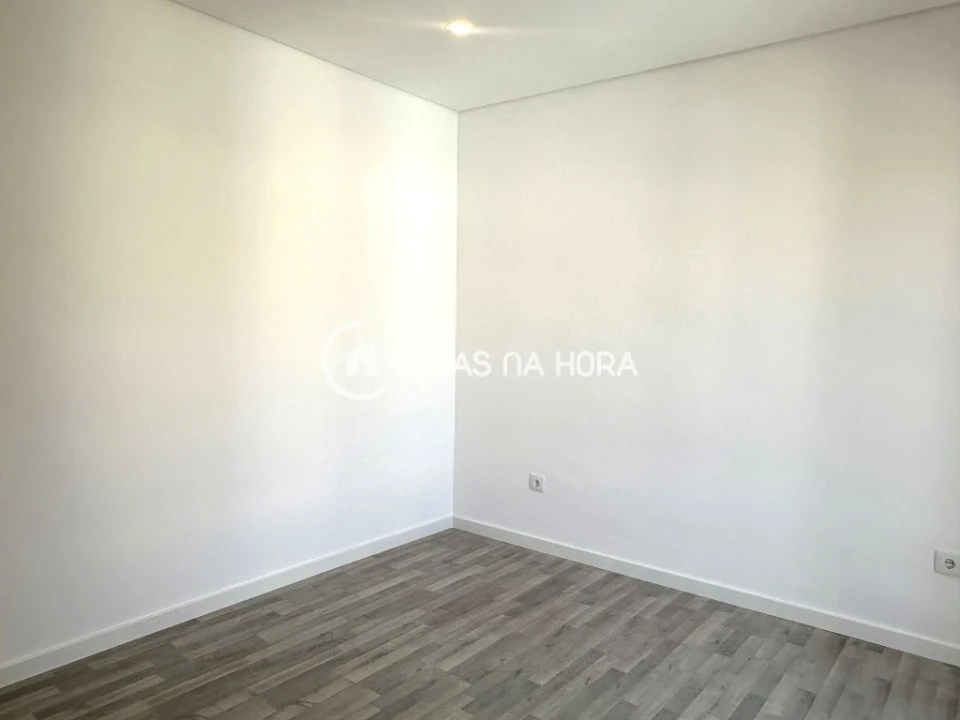 Apartamento T2 para Arrendamento em Quinta do Conde Foto 15