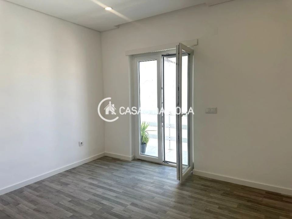 Apartamento T2 para Arrendamento em Quinta do Conde Foto 16
