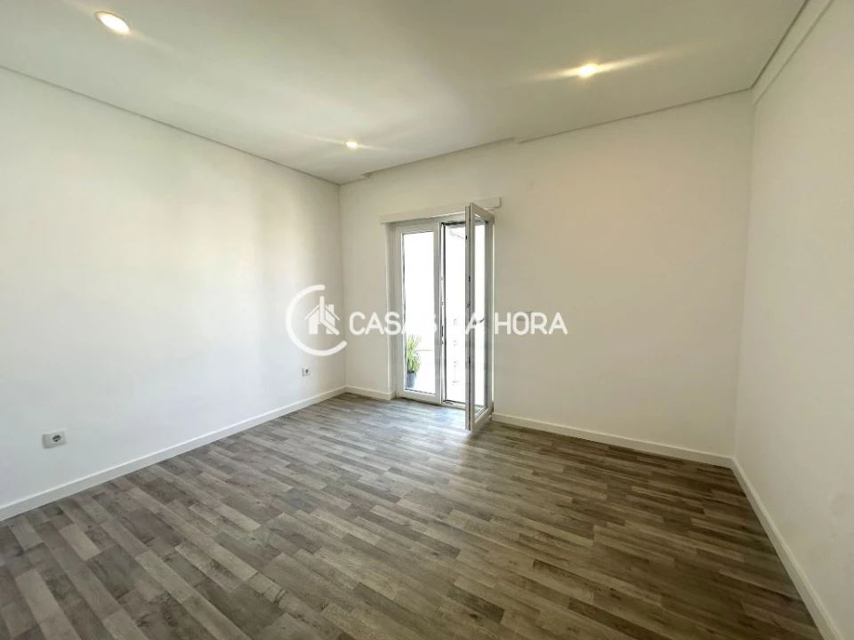 Apartamento T2 para Arrendamento em Quinta do Conde Foto 17