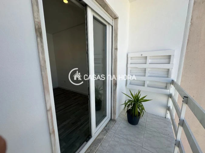 Apartamento T2 para Arrendamento em Quinta do Conde Foto 12