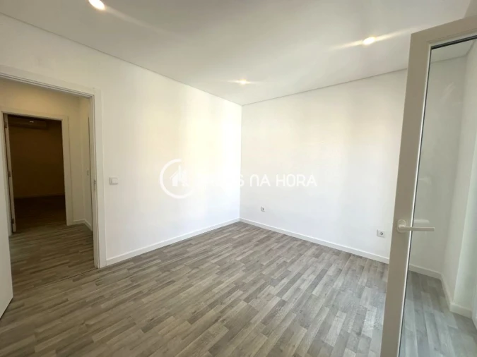 Apartamento T2 para Arrendamento em Quinta do Conde Foto 14