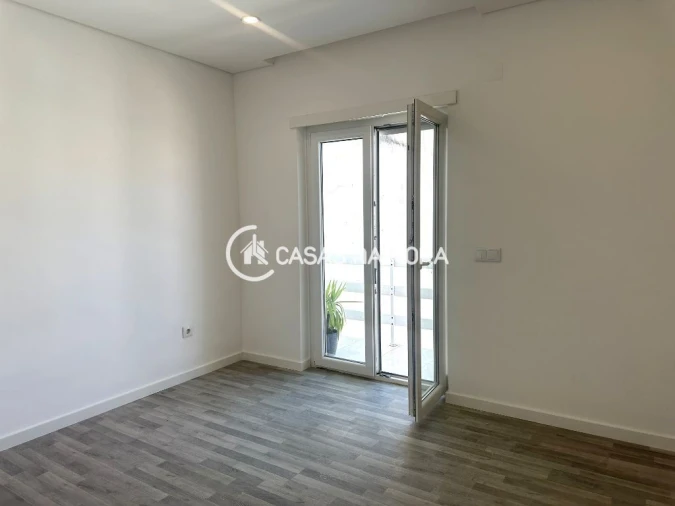 Apartamento T2 para Arrendamento em Quinta do Conde Foto 16