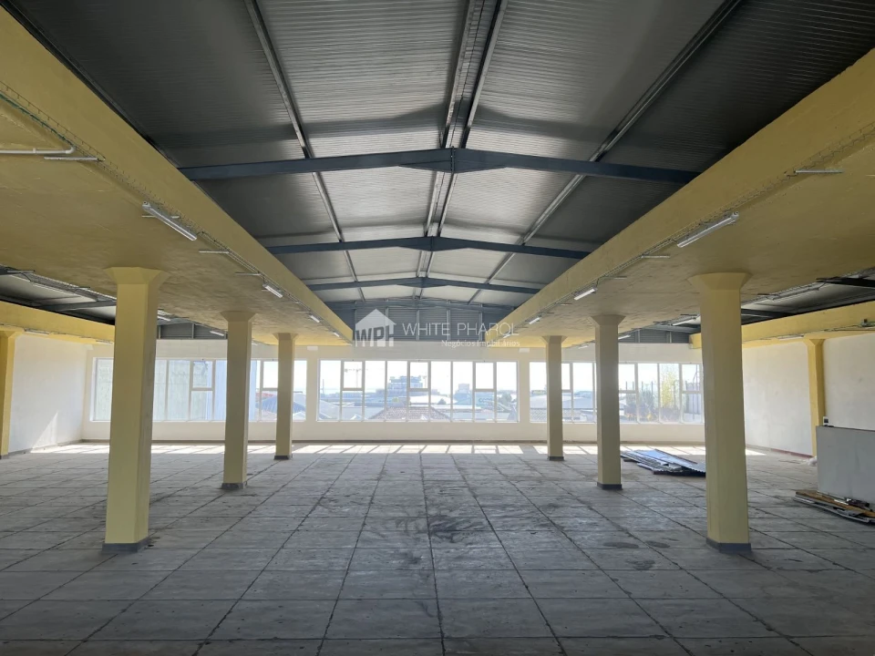 Armazém para Venda em Sacavém e Prior Velho Foto 5