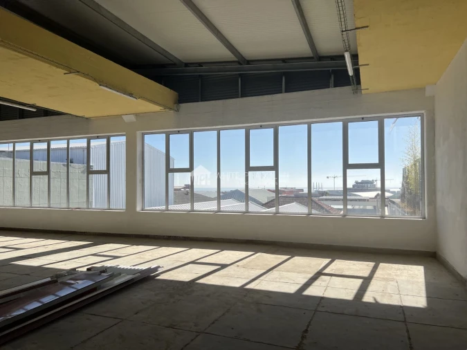 Armazém para Venda em Sacavém e Prior Velho