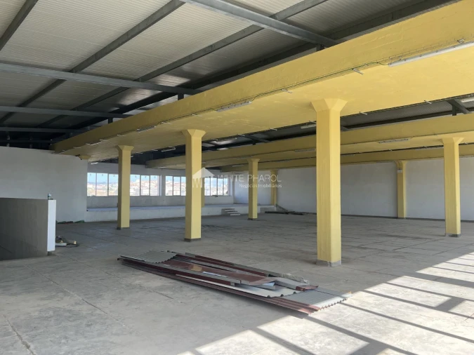 Armazém para Venda em Sacavém e Prior Velho Foto 2