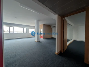 Loja para Arrendamento em Moreira