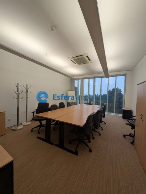 Loja para Arrendamento em Moreira