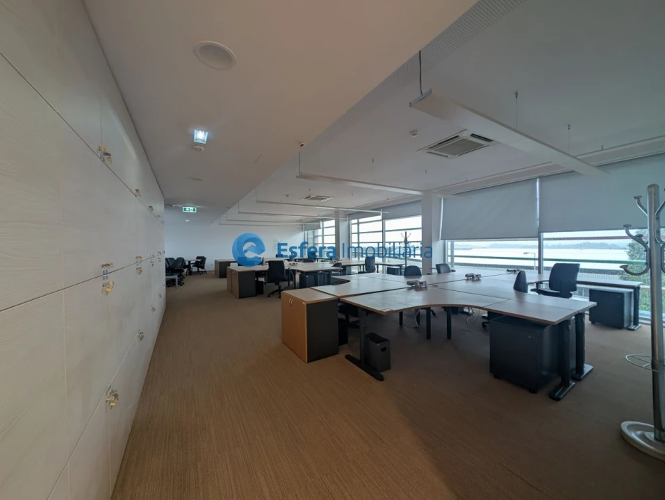 Loja para Arrendamento em Moreira Foto 8