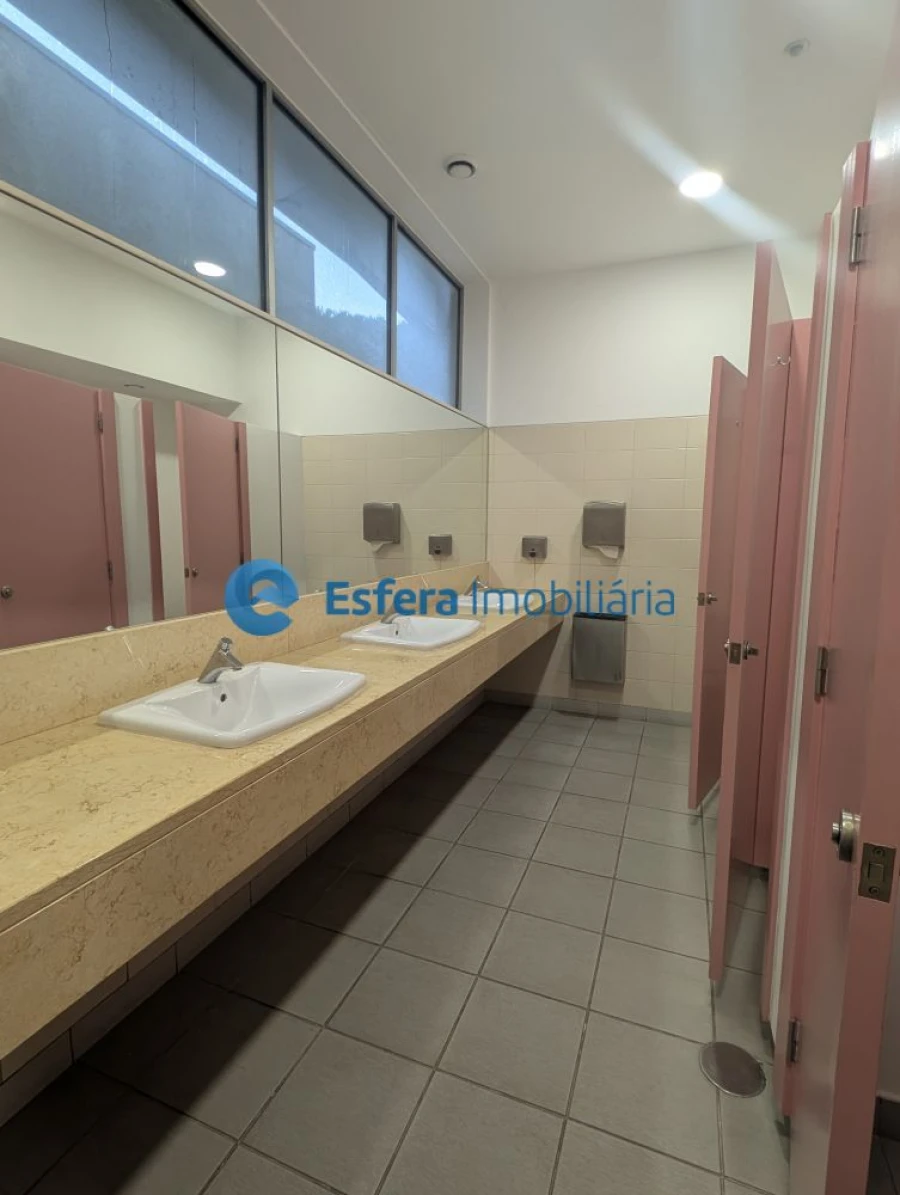 Loja para Arrendamento em Moreira Foto 15