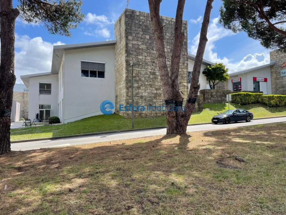 Loja para Arrendamento em Moreira Foto 1