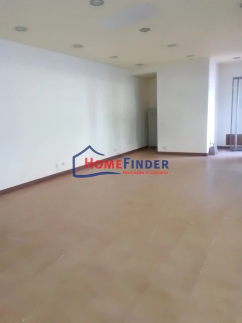 Loja para Arrendamento em Braga (São José de São Lázaro e São João do Souto)