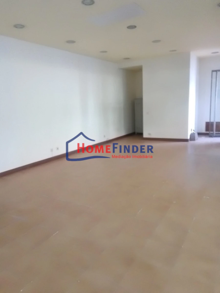 Loja para Arrendamento em Braga (São José de São Lázaro e São João do Souto) Foto 3