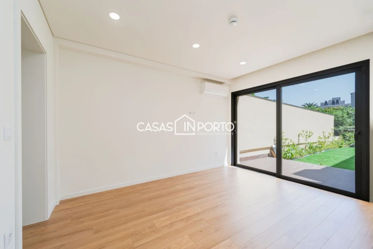 Apartamento T2 para Venda em Cedofeita, Santo Ildefonso, Sé, Miragaia, São Nicolau e Vitória Foto 3