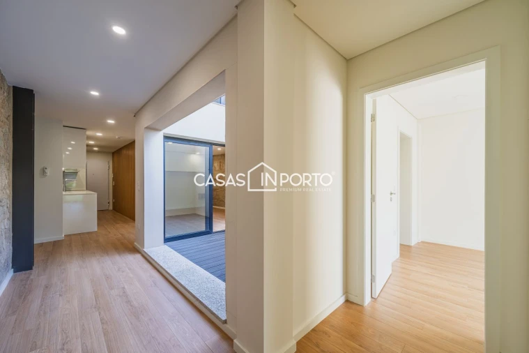 Apartamento T2 para Venda em Cedofeita, Santo Ildefonso, Sé, Miragaia, São Nicolau e Vitória Foto 2
