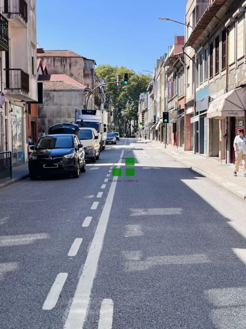 Loja para Arrendamento em Paranhos