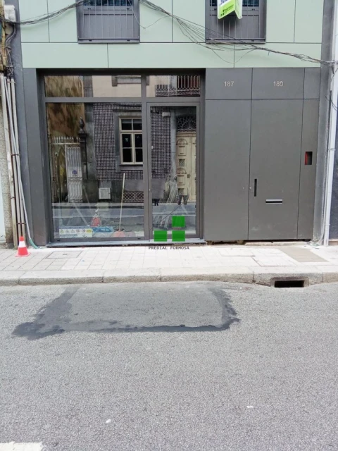 Loja para Arrendamento em Paranhos