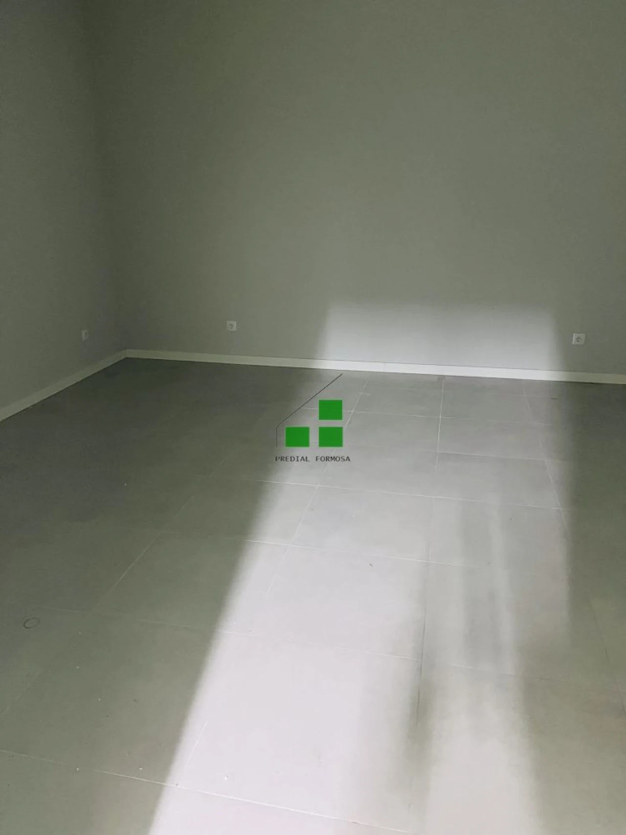 Loja para Arrendamento em Paranhos Foto 3