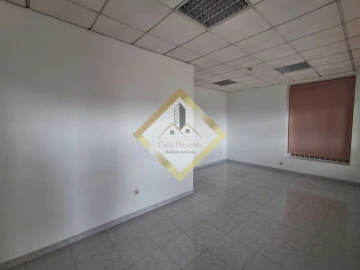 Loja para Arrendamento em Vilar de Andorinho