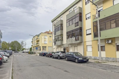 Apartamento T3 para Venda em Baixa da Banheira e Vale da Amoreira