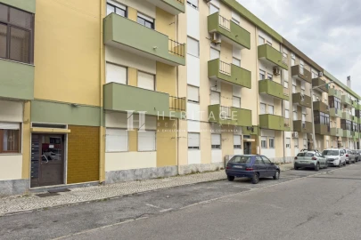 Apartamento T3 para Venda em Baixa da Banheira e Vale da Amoreira