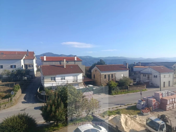 Apartamento T2 para Venda em Nogueira do Cravo Foto 2