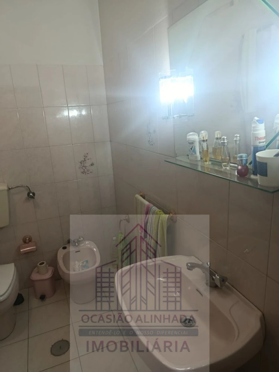 Apartamento T2 para Venda em Nogueira do Cravo Foto 12