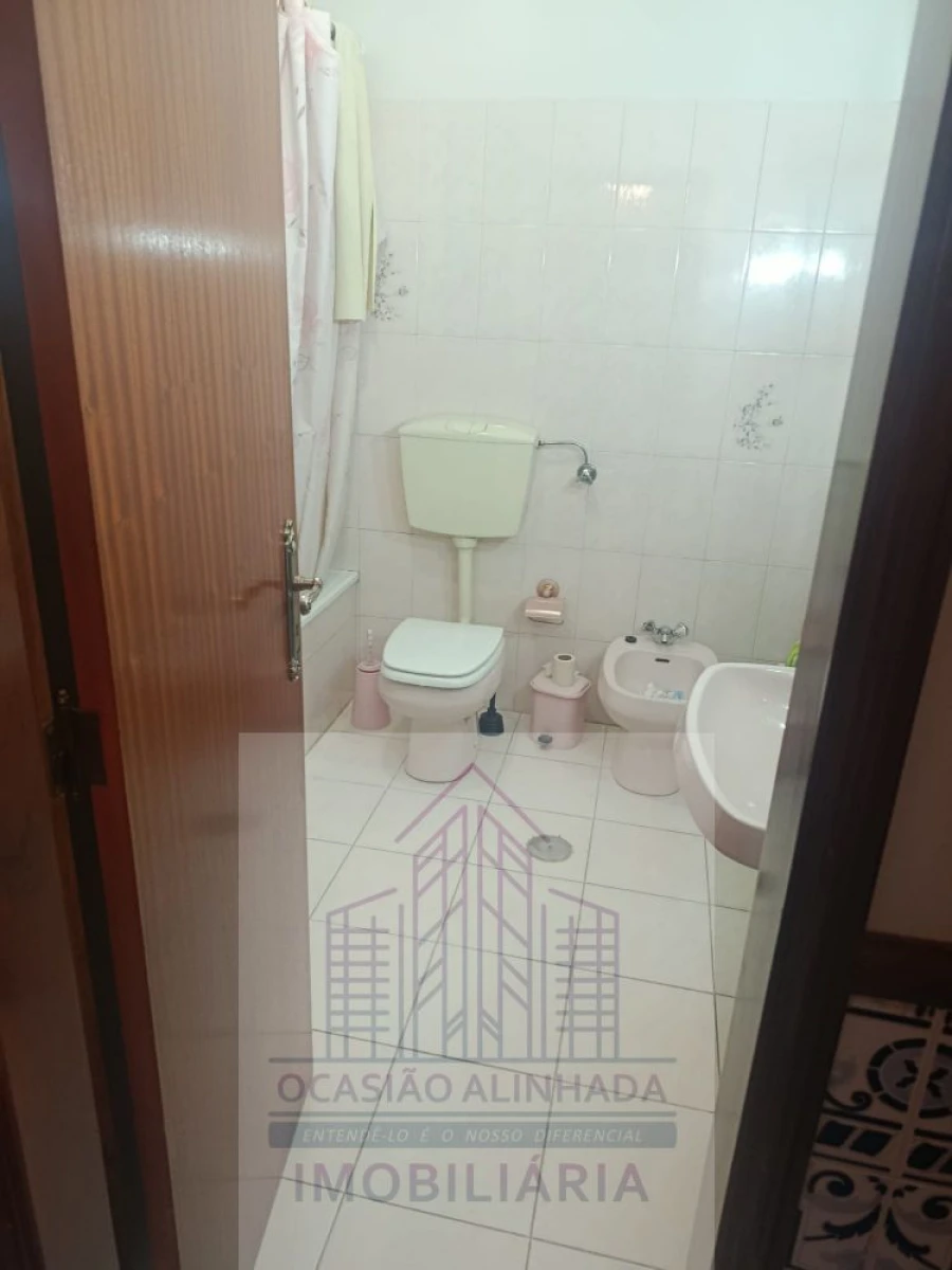 Apartamento T2 para Venda em Nogueira do Cravo Foto 11
