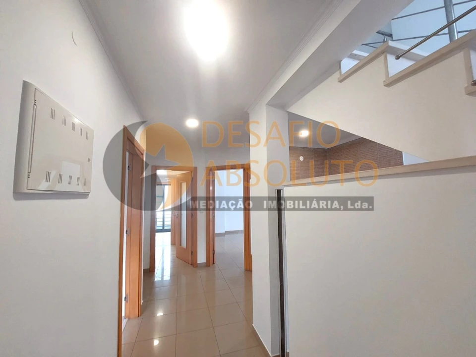 Moradia T5 para Venda em Laranjeiro e Feijó Foto 5