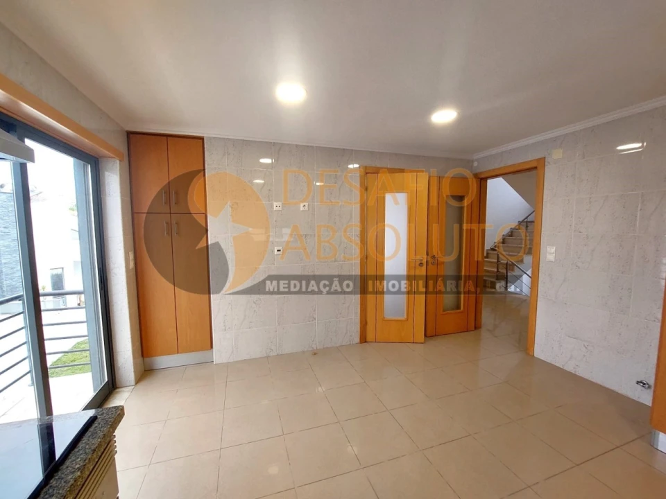 Moradia T5 para Venda em Laranjeiro e Feijó Foto 13