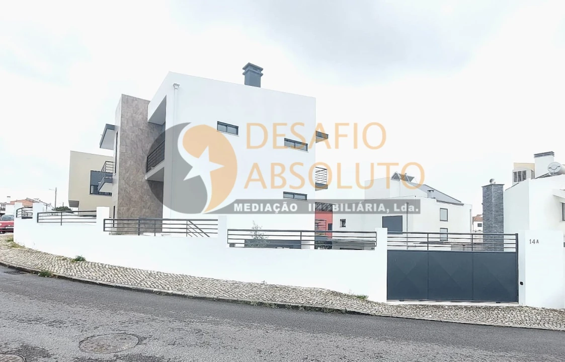 Moradia T5 para Venda em Laranjeiro e Feijó Foto 48