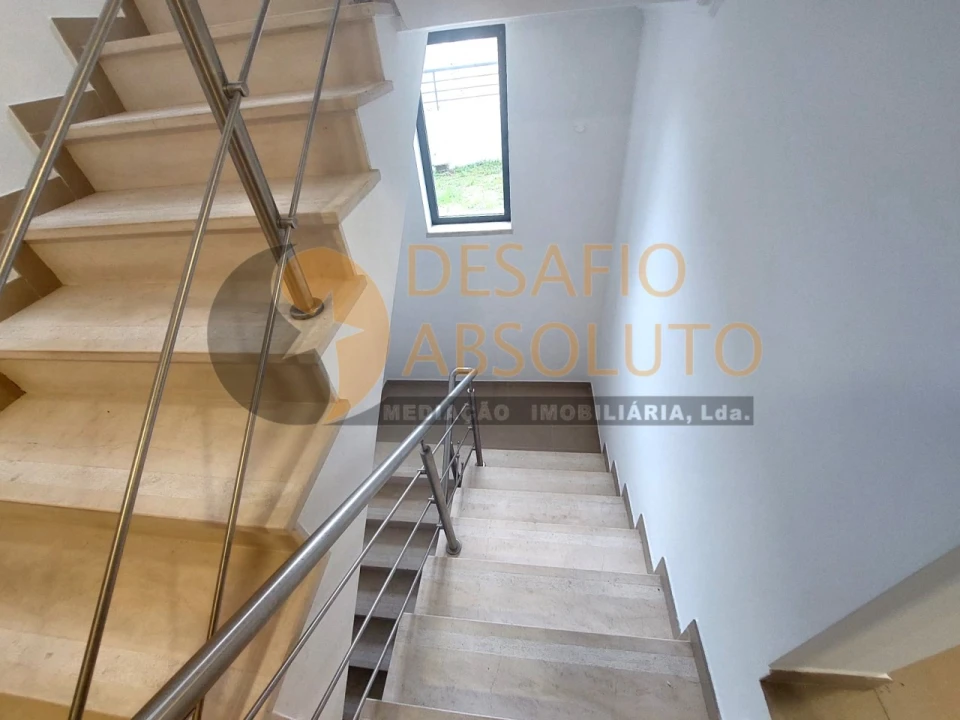 Moradia T5 para Venda em Laranjeiro e Feijó Foto 15