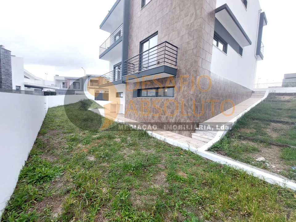 Moradia T5 para Venda em Laranjeiro e Feijó Foto 52