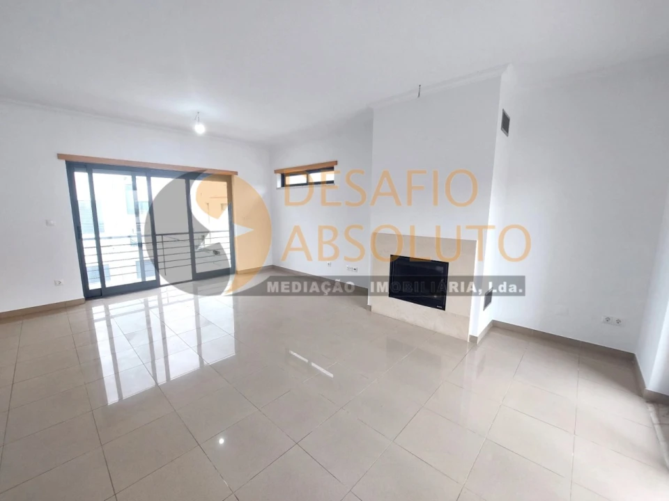 Moradia T5 para Venda em Laranjeiro e Feijó Foto 9