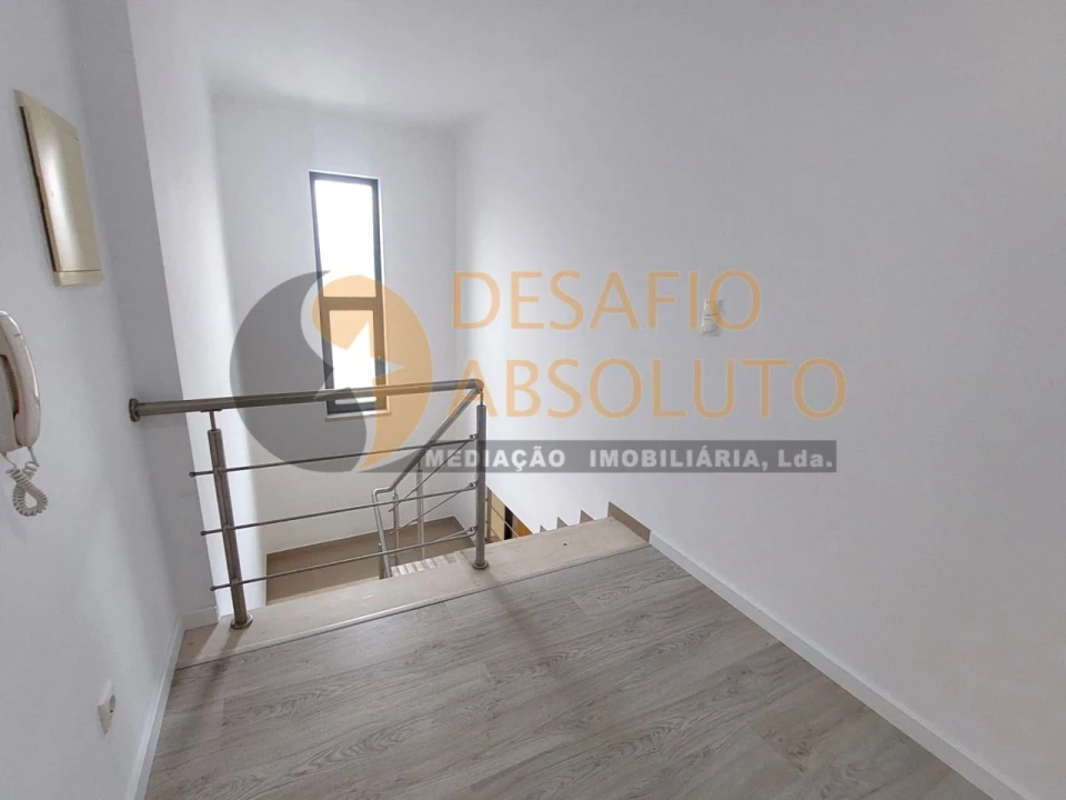 Moradia T5 para Venda em Laranjeiro e Feijó Foto 18