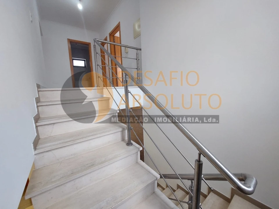 Moradia T5 para Venda em Laranjeiro e Feijó Foto 19