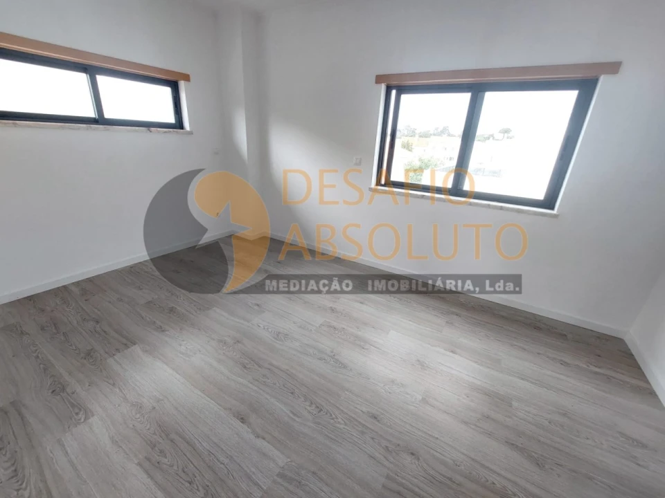 Moradia T5 para Venda em Laranjeiro e Feijó Foto 23