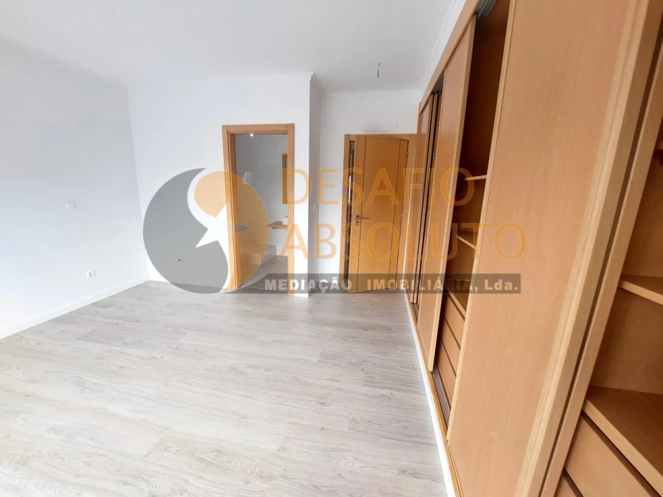 Moradia T5 para Venda em Laranjeiro e Feijó Foto 30