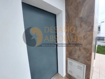 Moradia T5 para Venda em Laranjeiro e Feijó