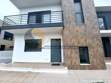 Moradia T5 para Venda em Laranjeiro e Feijó