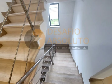 Moradia T5 para Venda em Laranjeiro e Feijó