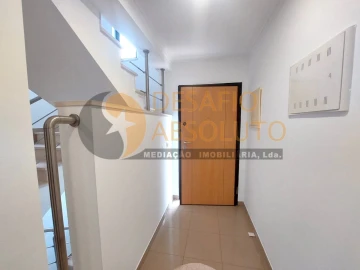 Moradia T5 para Venda em Laranjeiro e Feijó