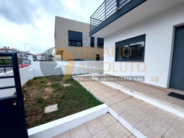 Moradia T5 para Venda em Laranjeiro e Feijó