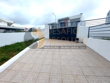 Moradia T5 para Venda em Laranjeiro e Feijó