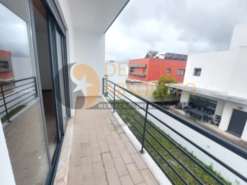 Moradia T5 para Venda em Laranjeiro e Feijó