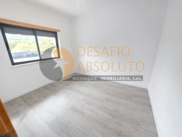 Moradia T5 para Venda em Laranjeiro e Feijó